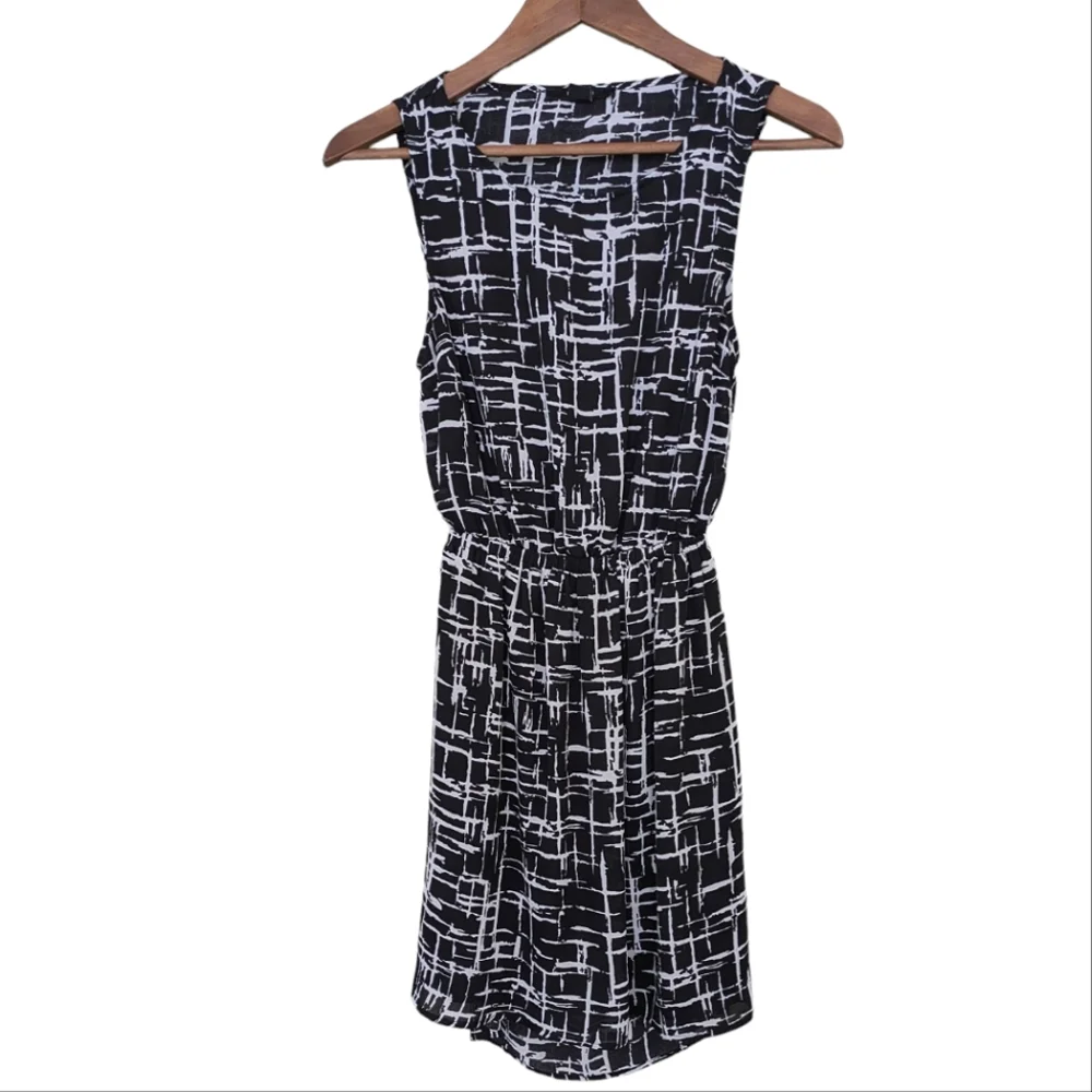 Forever 21 black sleeveless dress with lower back cut-out